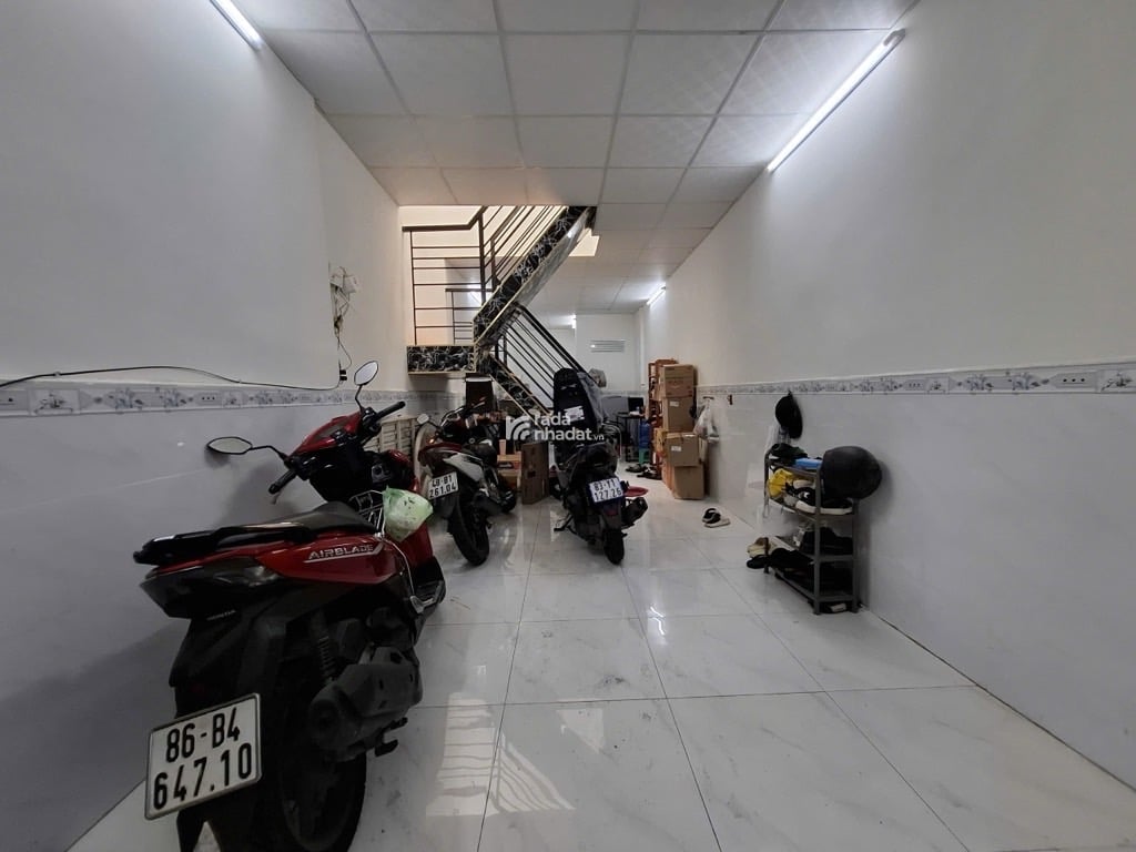 NGAY KHÁCH SẠN ĐÊ NHẤT, HXH HIỆP NHẤT, TÂN BÌNH, 35M2 TIỆN XÂY. GIẢM 350TR CHỈ 4T 