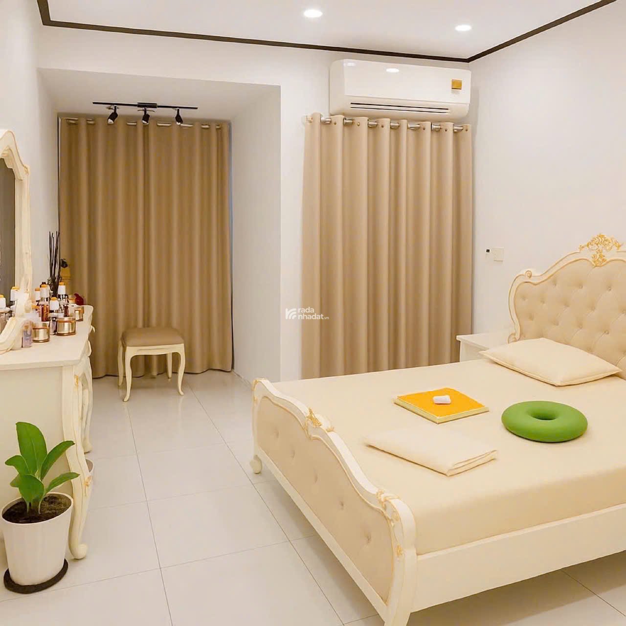 Nhà đẹp Hẻm Ô tô Cách Mạng Tháng Tám - QUẬN 10 - 3 Tầng - Sổ vuông 3.6x14 m - 12.9 tỷ