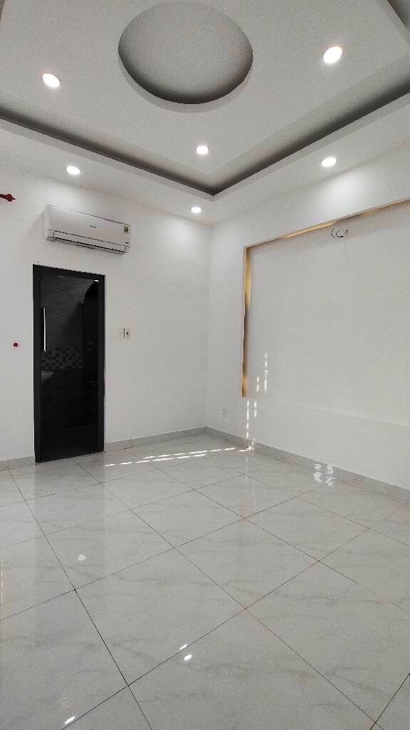 Nhà mặt tiền đường 8m xe ôtô tránh nhau, -Kết cấu: Nhà 4 tầng mới xây ,ganAeon Mail Tân Phú chỉ k