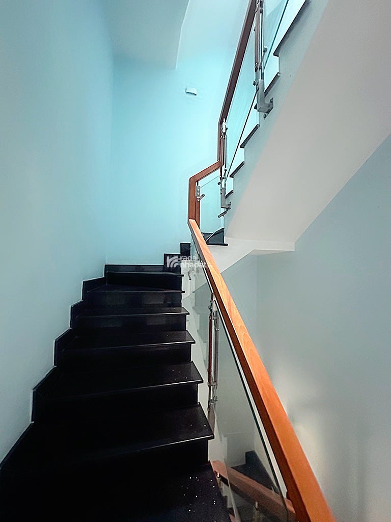 Bán nhà đường lê trọng tấn  gấn đường tây thạnh nguyễ hữu tiến chê lan viên AEON tân phú