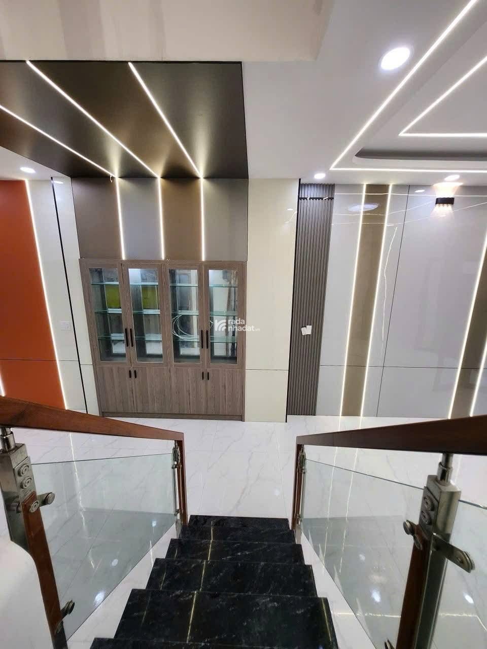 Bán nhà Đẹp - Tân Phú - Gần Đầm SEN- HXH- 4 Tầng