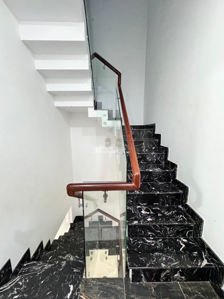   HẺM Ô TÔ 8M - CĂN HỘ DỊCH VỤ  TRẦN TUẤN KHẢI - TRẦN HƯNG ĐẠO - 7 TẦNG có HẦM, THANG MÁY.