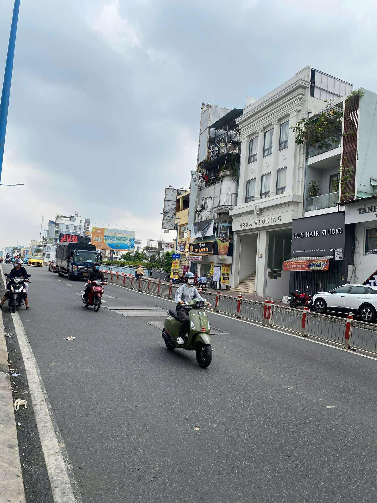 NHÀ 4 TẦNG 156m2 2 MẶT TIỀN PHAN ĐÌNH PHÙNG SÁT Q1- 43 TỶ