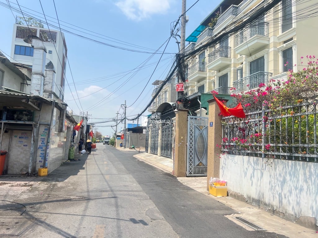 RA GẤP LÔ ĐẤT MẶT TIỀN GẦN NGÃ TƯ BÌNH PHƯỚC, DÒNG TIỀN KHỦNG, 1800m2, CHỈ 62 TỶ.