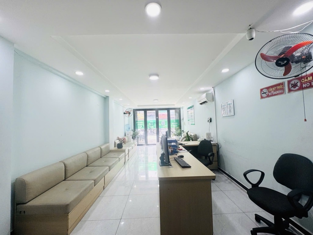 MẶT TIỀN KINH DOANH SẦM UẤT ĐƯỜNG 3 THÁNG 2- QUẬN 11 - 67M2- 3 TẦNG- NỞ HẬU -