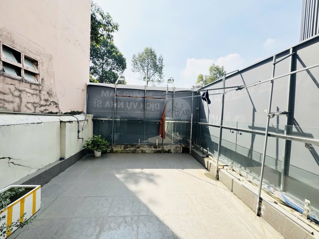 MẶT TIỀN KINH DOANH SẦM UẤT ĐƯỜNG 3 THÁNG 2- QUẬN 11 - 67M2- 3 TẦNG- NỞ HẬU -
