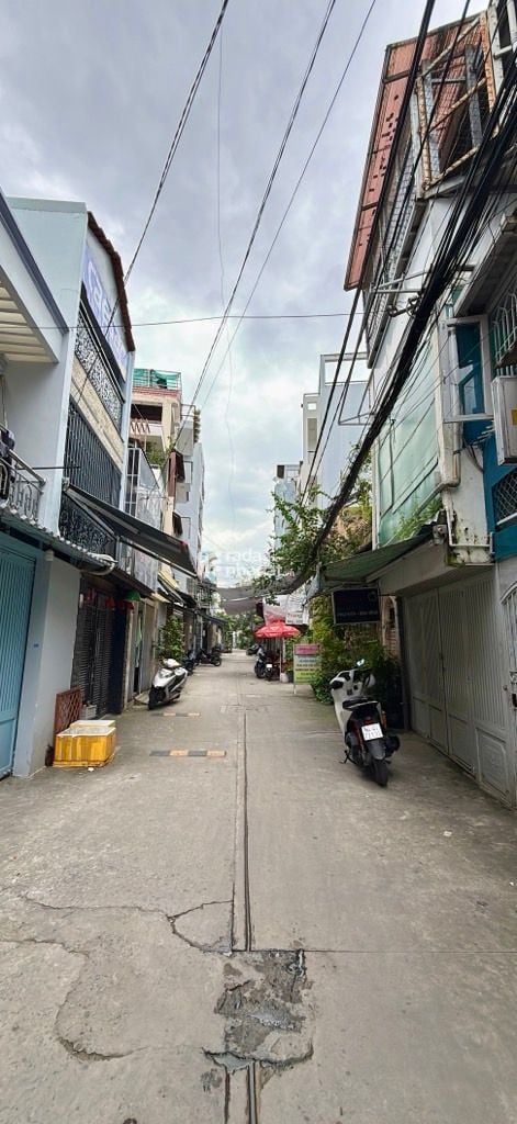 HẺM XE HƠI LẠC LONG QUÂN, TÂN BÌNH, 60M2 CÓ KC Ở NGAY. GIẢM 350TR CHỈ 7T 