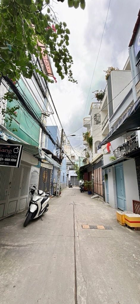 HẺM XE HƠI LẠC LONG QUÂN, TÂN BÌNH, 60M2 CÓ KC Ở NGAY. GIẢM 350TR CHỈ 7T 