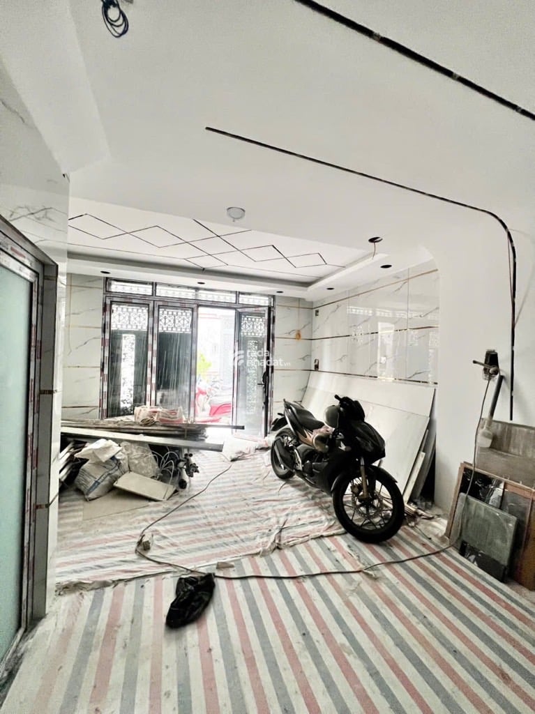  Siêu phẩm 5 tầng khu cao tầng Mã Lò- ngang 5m- sát Tên Lửa