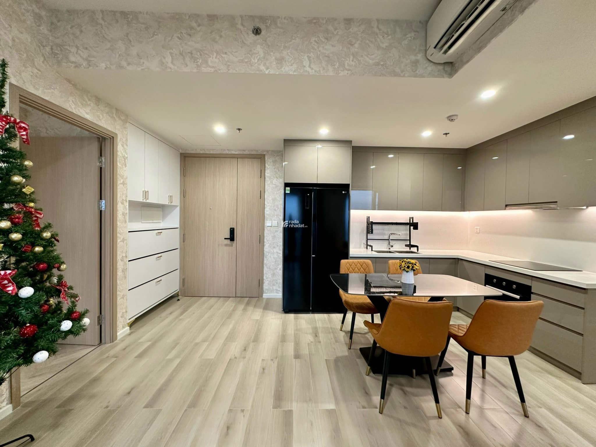 Cho thuê CC 1PN  đã thiết kế thành 2 phòng ngủ nội thất đẹp tone đen