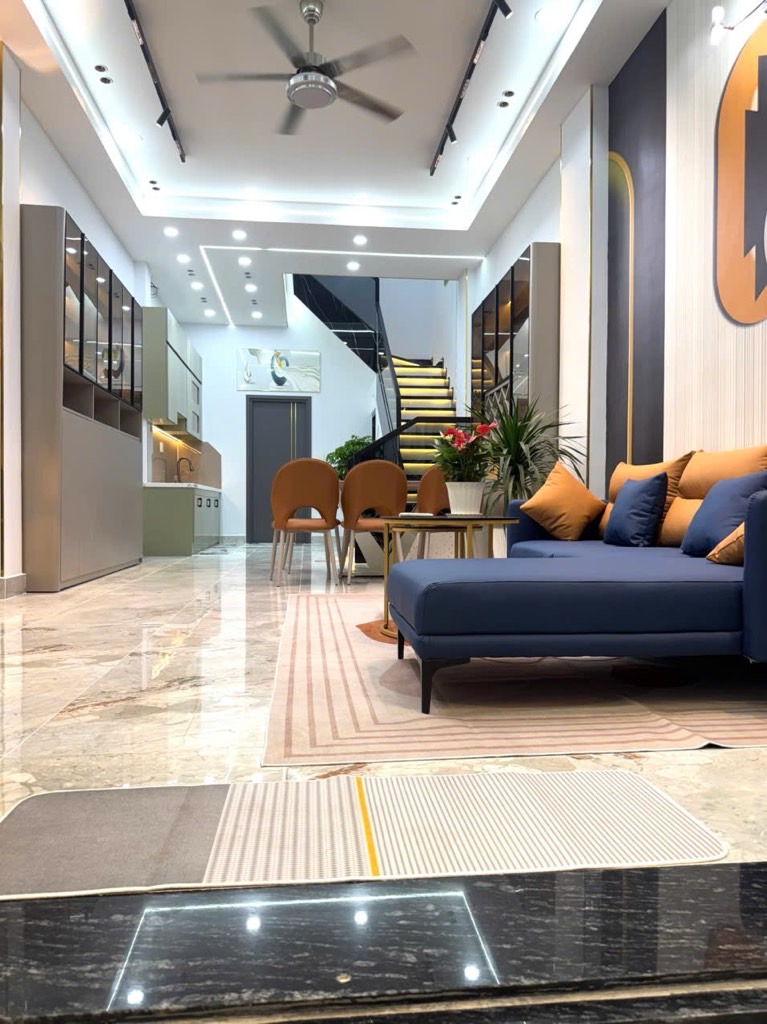 SIÊU MẪU BÌNH TÂN SÁT AEON TÂN PHÚ - 3 PN -XE HƠI NGỦ TRONG NHÀ - 4x18 - FUL