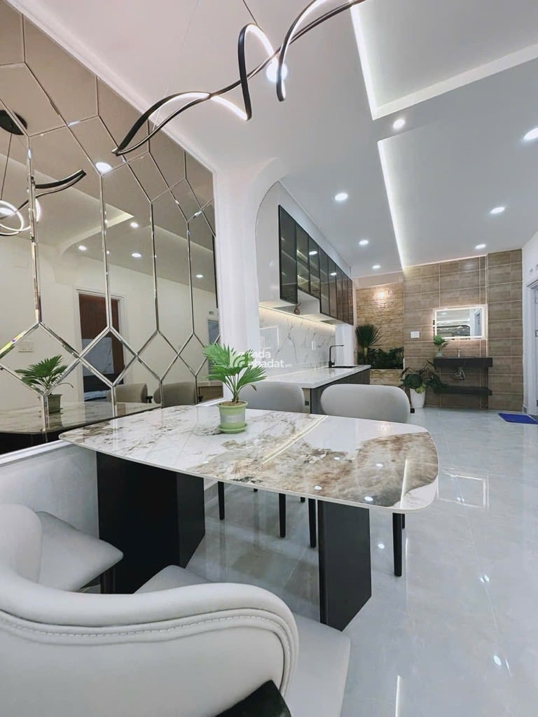 SÁT Q1. HẺM XE HƠI XÔ VIẾT NGHỆ TĨNH, BÌNH THẠNH, 63M2 MỚI Ở NGAY. GIẢM 350TR CHỈ 8.9T 