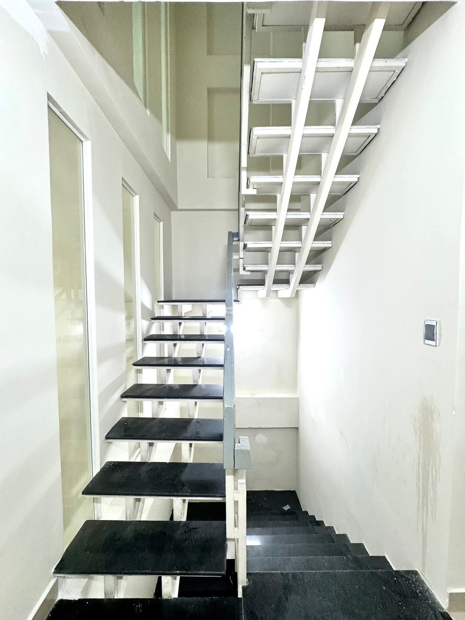 NHÀ NGUYỄN KIỆM 61m2 (415) HẺM OTO TRÁNH - SÁT MẶT TIỀN - GIÁ 11.7 TỶ