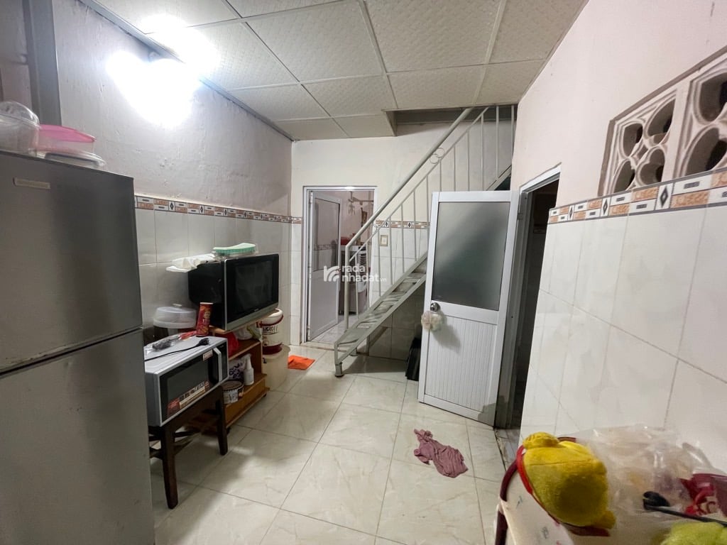 Nhà đẹp vuông vức sổ A4, kết cấu 1 trệt 1 lầu- 2 phòng ngủ 1 wc.
