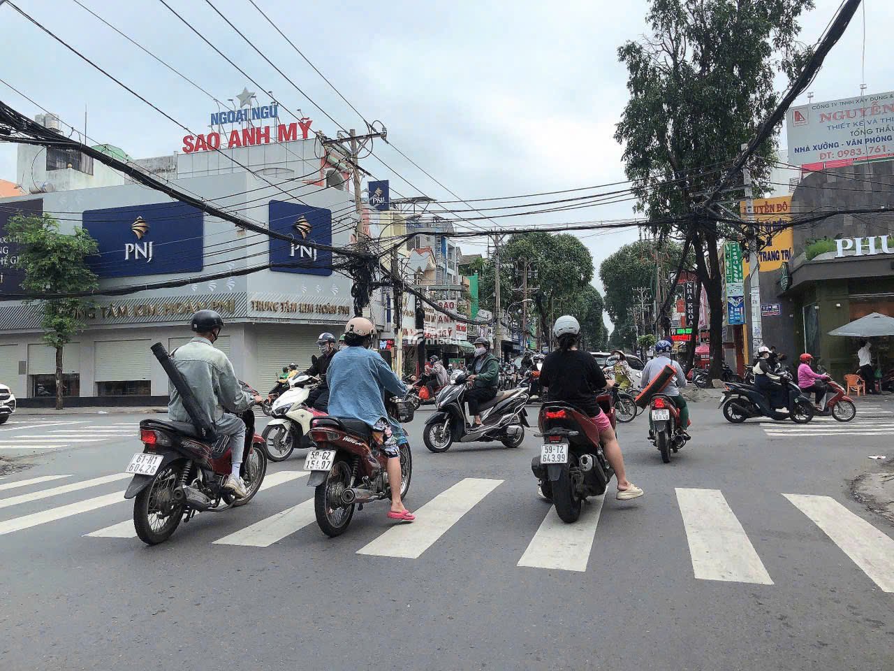 Biệt thự mini ngang 8m 120m2 mái Thái hẻm 183 Nguyễn Văn Khối tặng sân vườn ĐL 13 tỷ hơn 