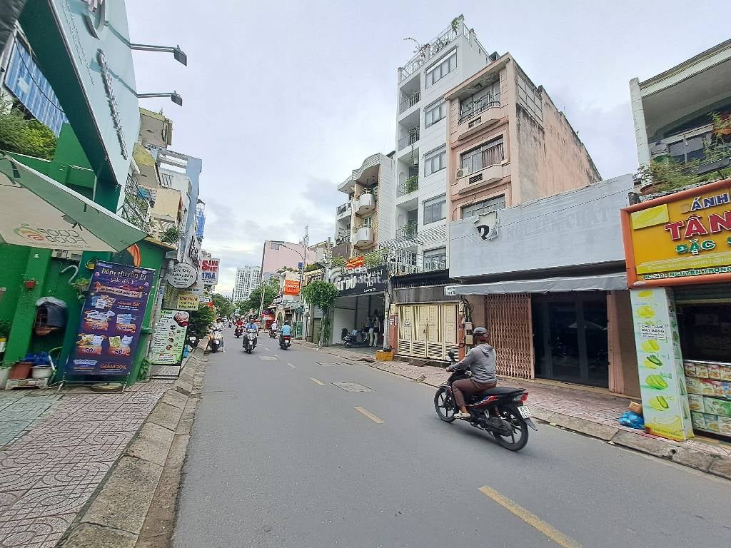 SÁT MT NGUYỄN TRỌNG TUYỂN, PHÚ NHUẬN, 114M2 CÓ KC TIỆN CẢI TẠO. GIẢM 2T CHỈ 33.5T TL 