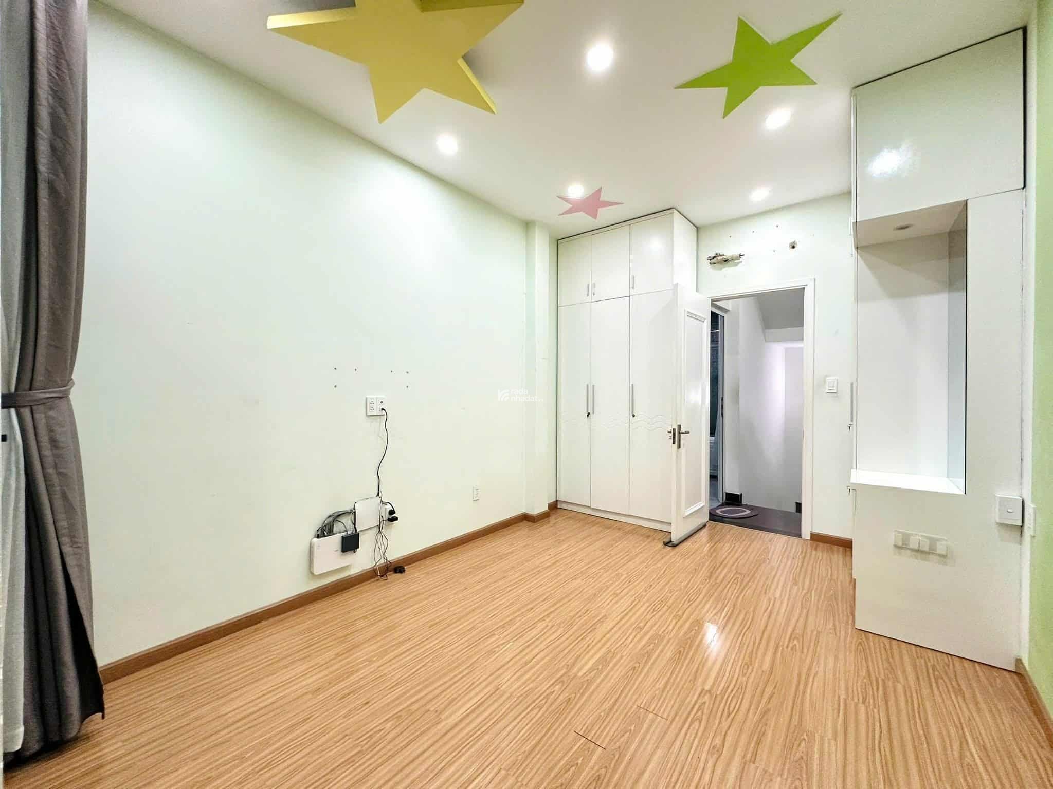 Nhà 5 lầu khu Vip Phan Xích Long