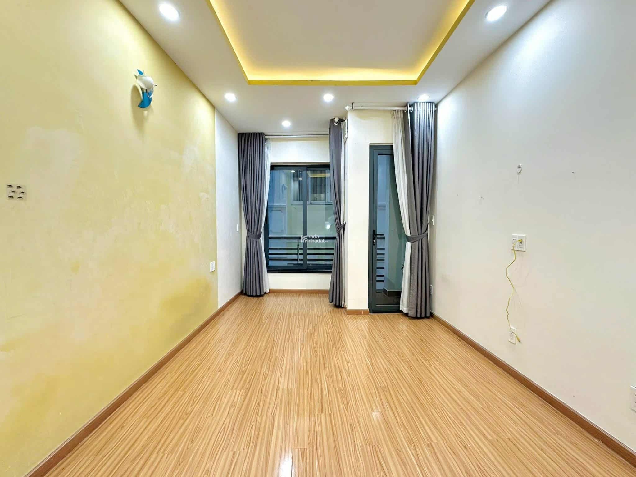 Nhà 5 lầu khu Vip Phan Xích Long