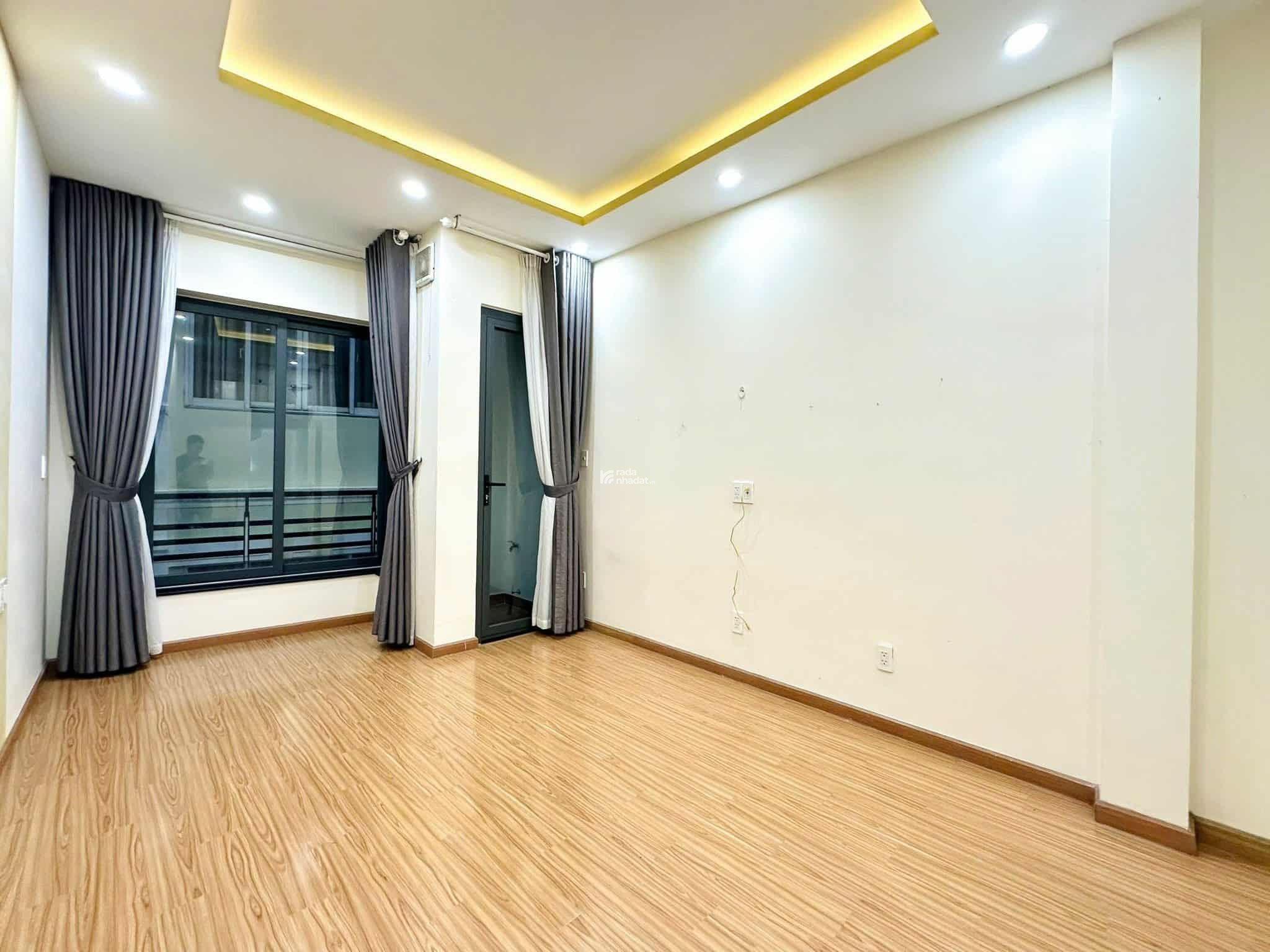 Nhà 5 lầu khu Vip Phan Xích Long