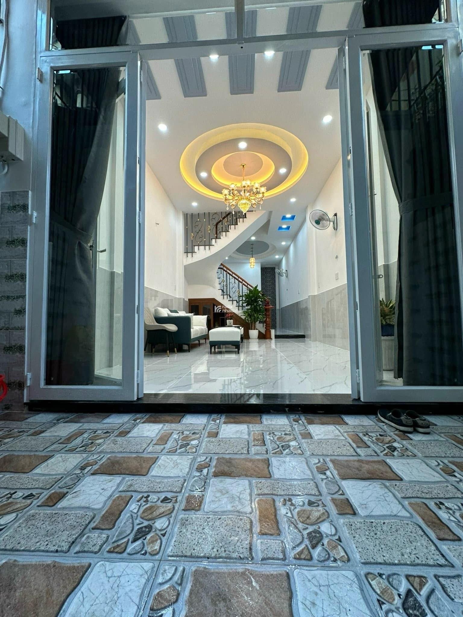 Xoay vốn bán nhà Đường Cao Thắng Quận 3 ,50m2 Giá 3ty120 lh Vân