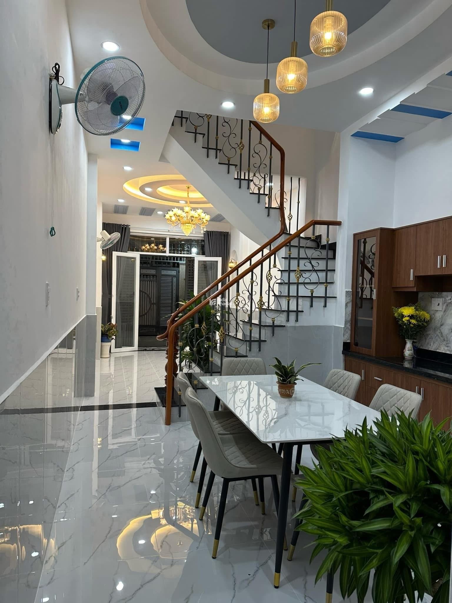 Xoay vốn bán nhà Đường Cao Thắng Quận 3 ,50m2 Giá 3ty120 lh Vân
