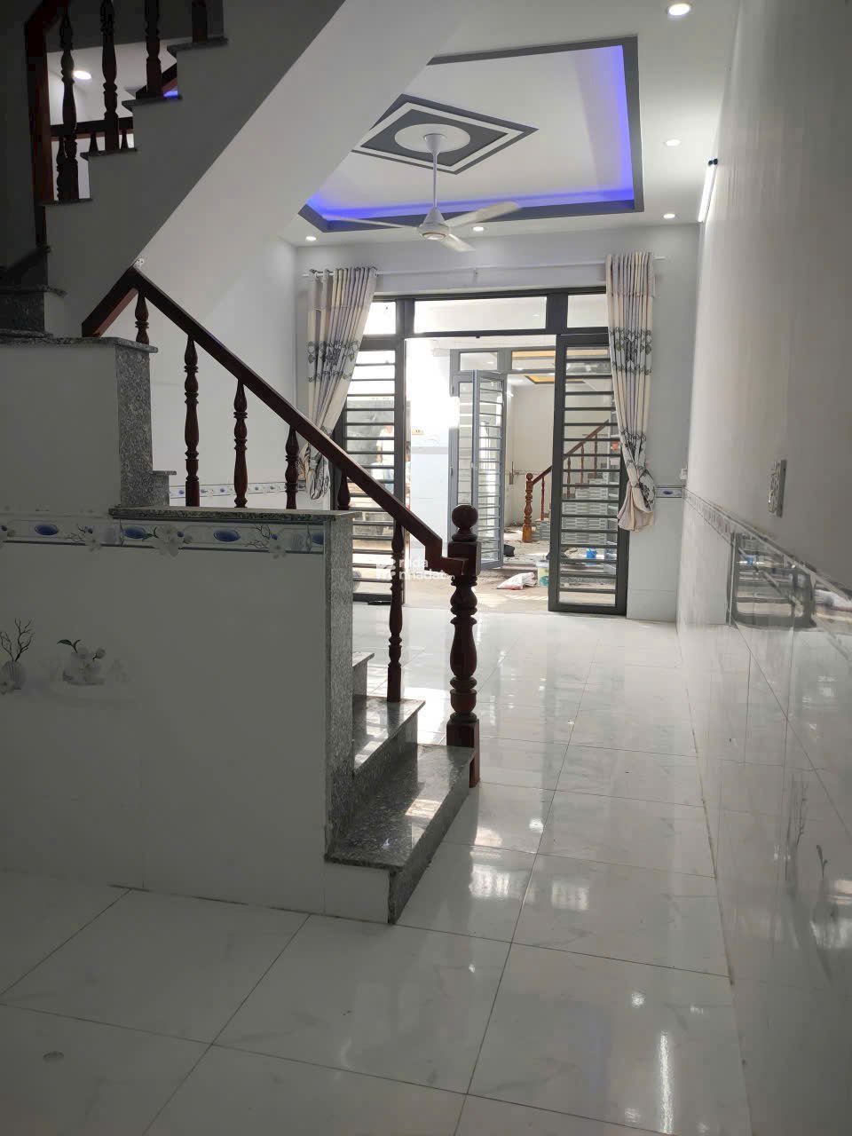 nhà góc 2 mặt tiền gần chợ mỹ hạnh giá tốt 690tr dọn vào ở ngay