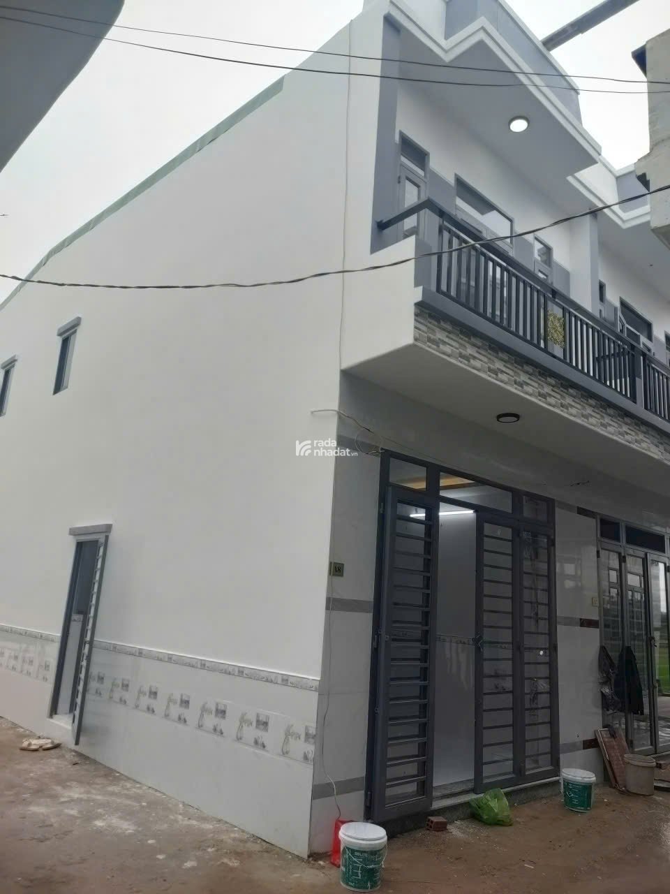 nhà góc 2 mặt tiền gần chợ mỹ hạnh giá tốt 690tr dọn vào ở ngay