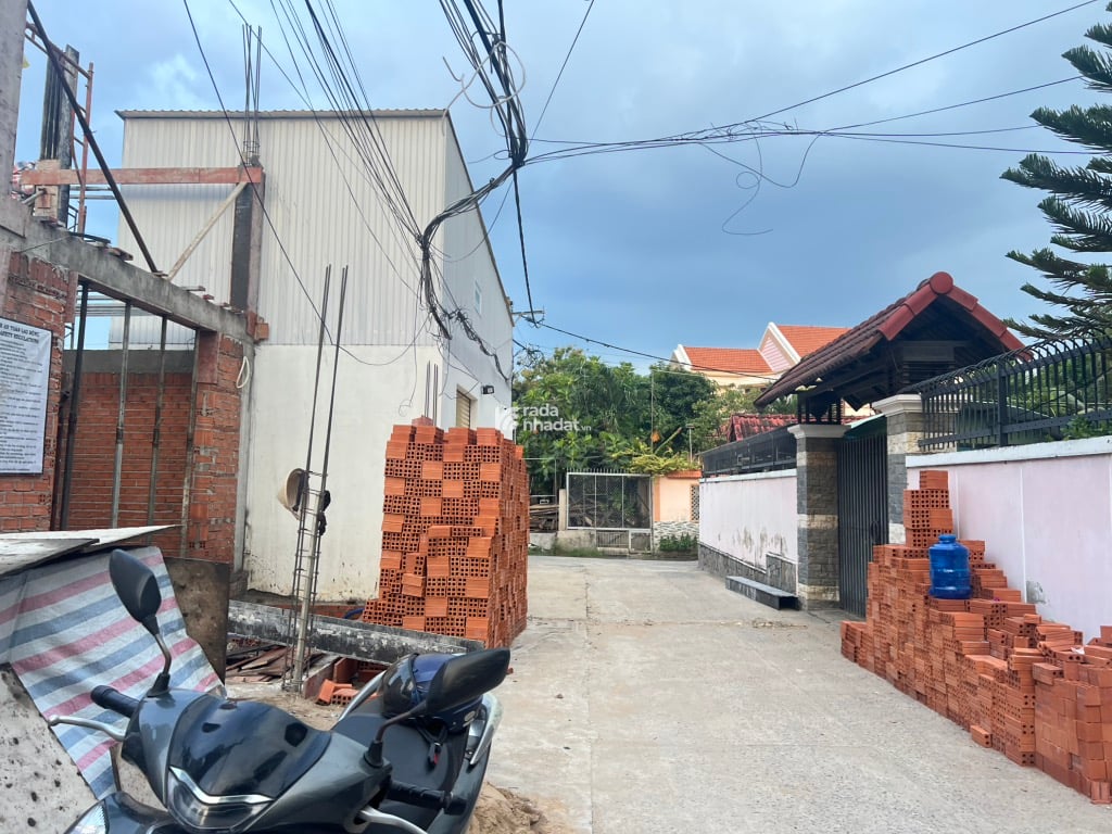 HẺM XE TẢI VI VU SÁT NGÃ 3 TÔ NGỌC VÂN-LINH ĐÔNG, 5,5X20 CHỈ 7 TỶ.