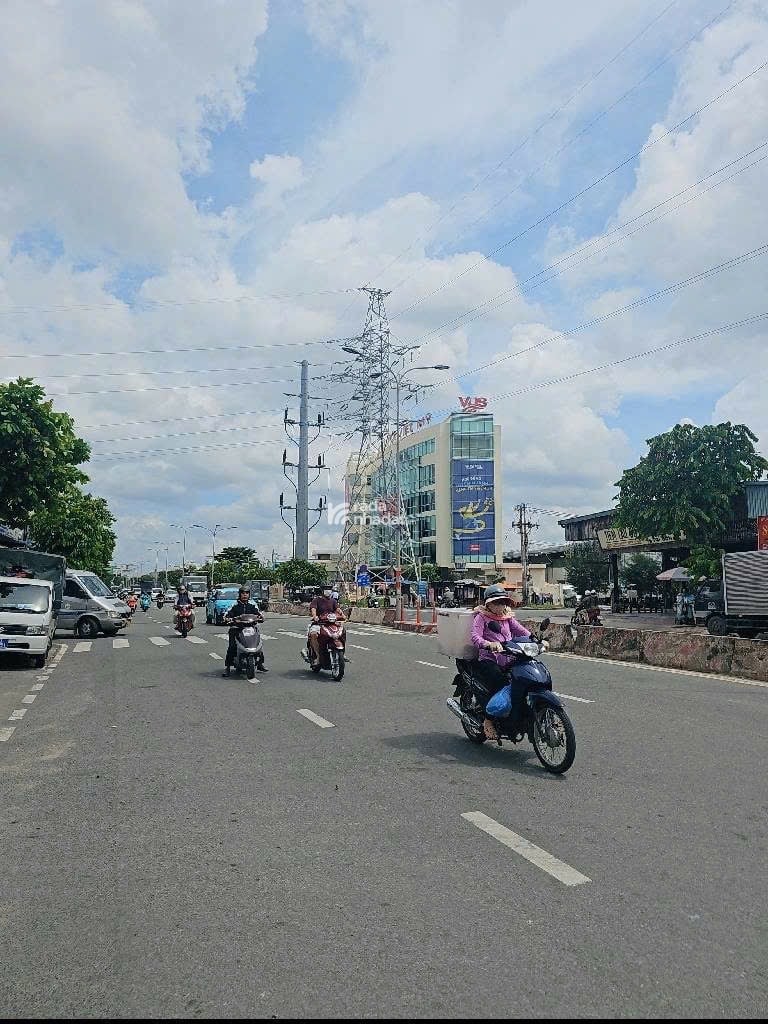 HẺM XE TẢI THÔNG - NGAY AEON MALL - LÊ TRỌNG TẤN - TÂN PHÚ - 3 TẦNG - 51M2 -CHỈ HƠN 5 TỶ