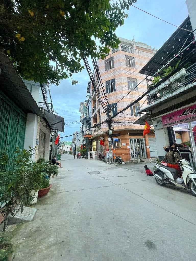 BÁN NHÀ LÔ GÓC TỈNH LỘ 10 80M2 4.X TỶ HẺM XE TẢI GẦN CHỢ BÀ HOM THU 15TR/THÁNG