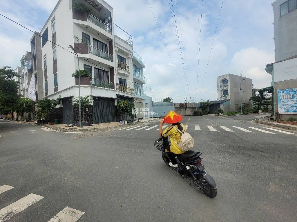 Bán nhà lô góc  gần tân kỳ tân quý bình hưng hoà