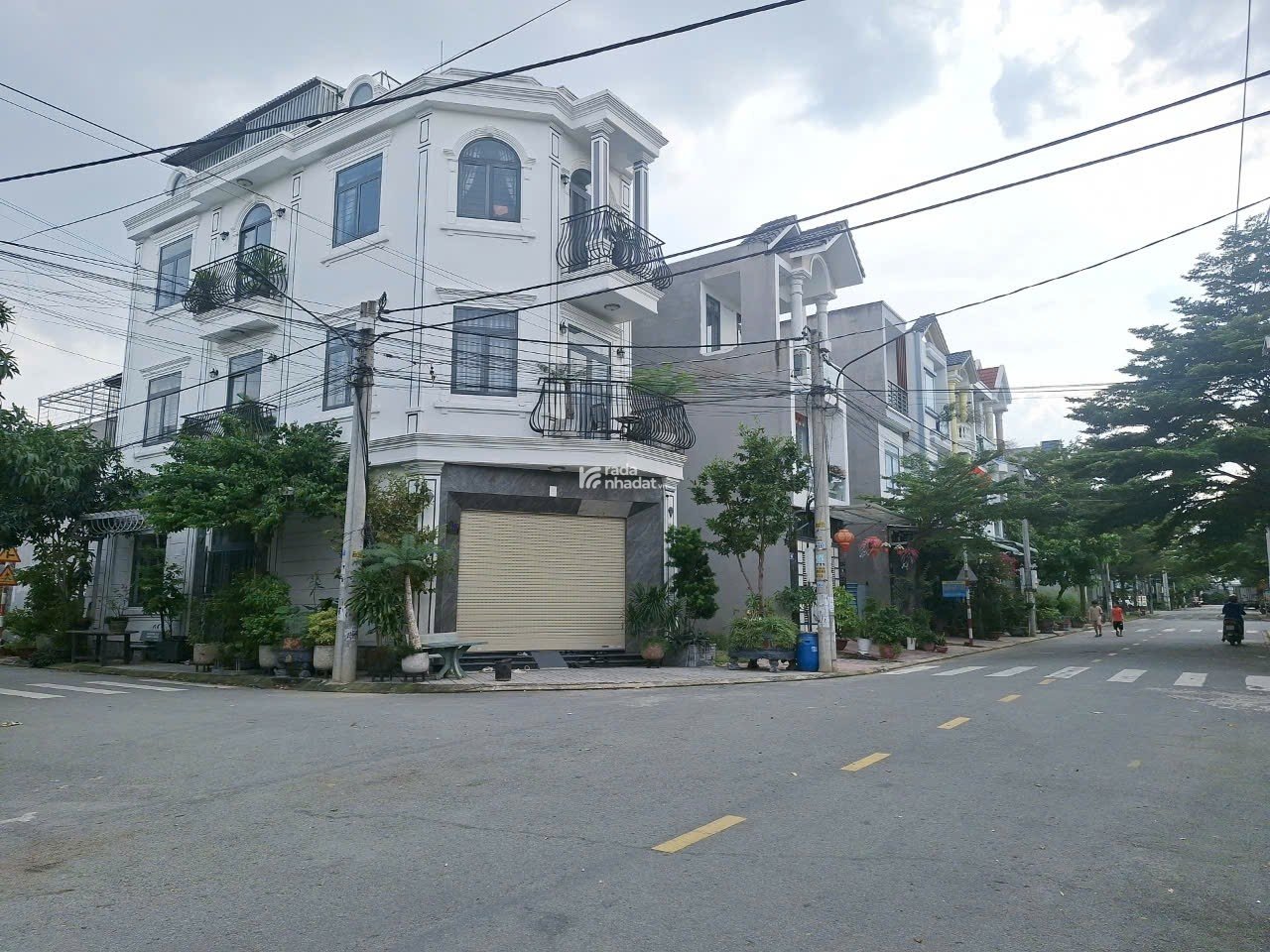 NGỘP BẠNK 3 _ KHU NHÀ Ở ĐẠT LẠT 2 TẠI DĨ AN TPHCM  NHÀ MẶT TIỀN 8M – KDC LÊ PHONG_4TẦNG CHỈ 4đ5Tl