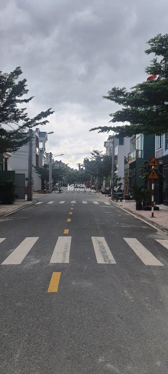NGỘP BẠNK 3 _ KHU NHÀ Ở ĐẠT LẠT 2 TẠI DĨ AN TPHCM  NHÀ MẶT TIỀN 8M – KDC LÊ PHONG_4TẦNG CHỈ 4đ5Tl