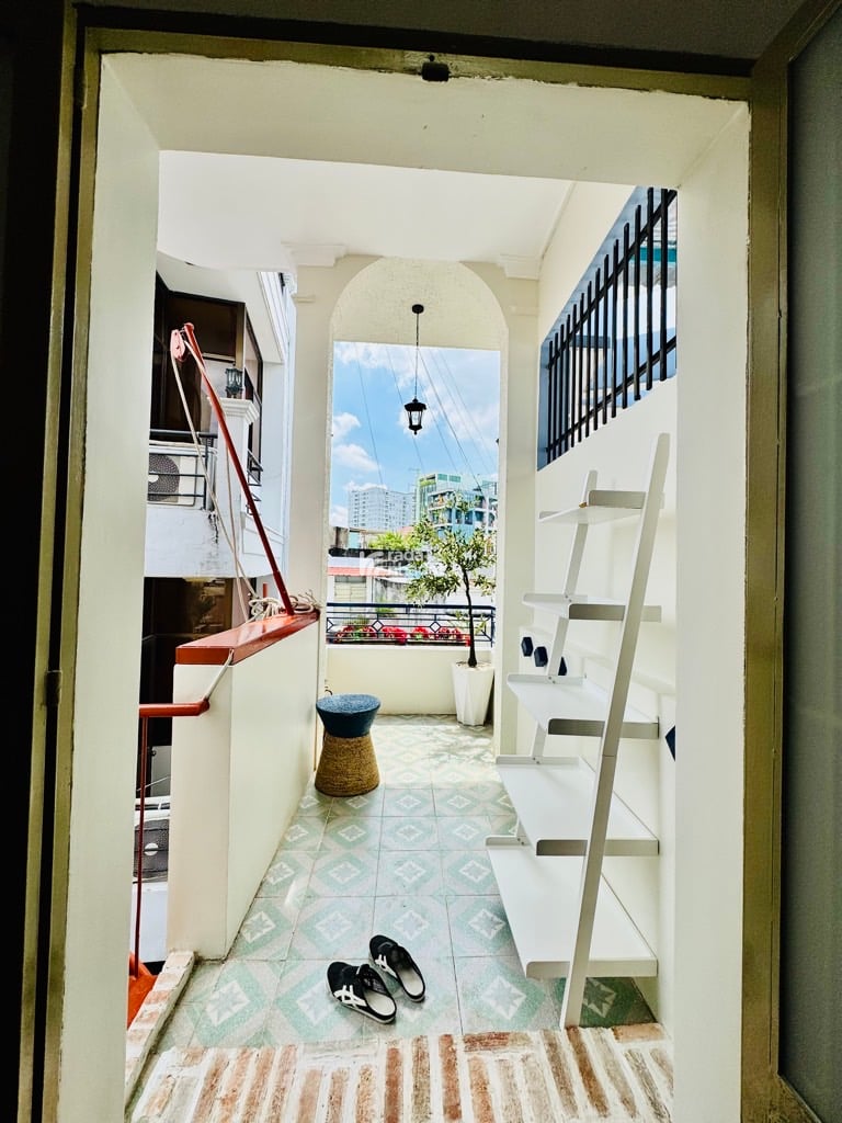 CHỈ 5.XTY BỚT LỘC - NHÀ HẺM SEC XE TẢI ĐỔ CỬA NGAY KHU VIP PHAN XÍCH LONG - THIẾT KẾ ĐẸP - 3 TẦNG