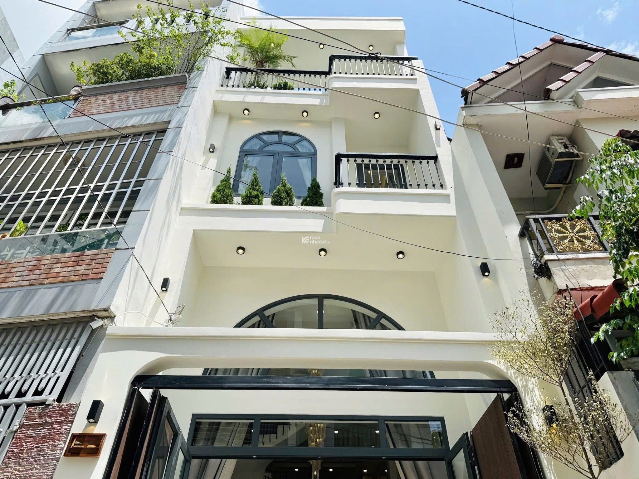 Cần bán gấp nhà Hoàng Hoa Thám P6 Bình Thạnh, DT 49,7m2 giá 2,65tỷ.