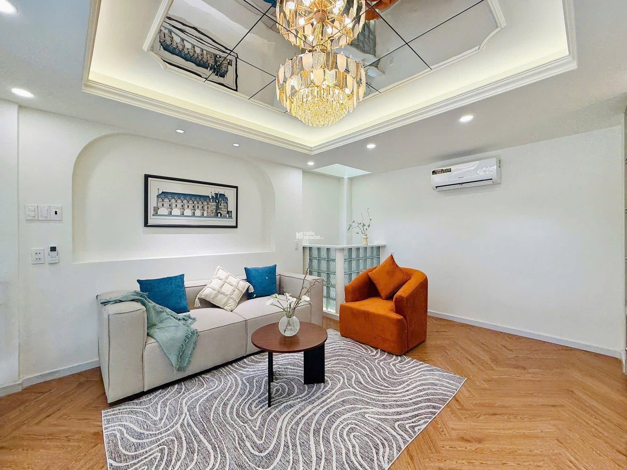 Cần bán gấp nhà Hoàng Hoa Thám P6 Bình Thạnh, DT 49,7m2 giá 2,65tỷ.