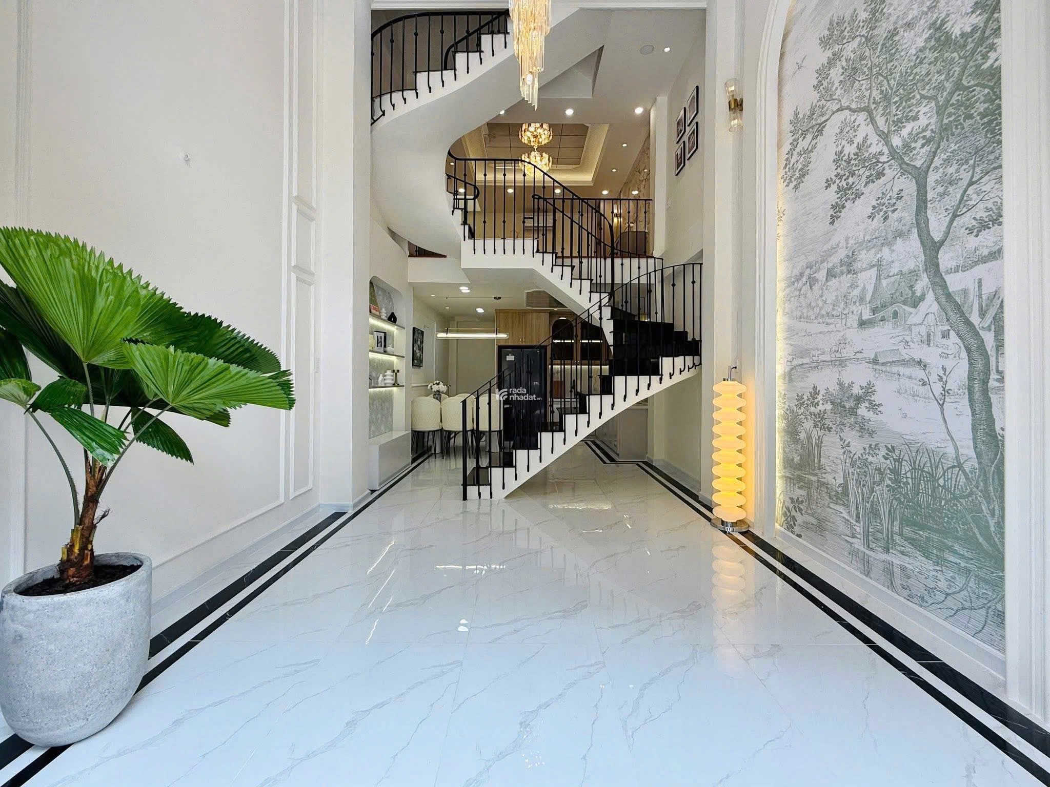 Cần bán gấp nhà Hoàng Hoa Thám P6 Bình Thạnh, DT 49,7m2 giá 2,65tỷ.