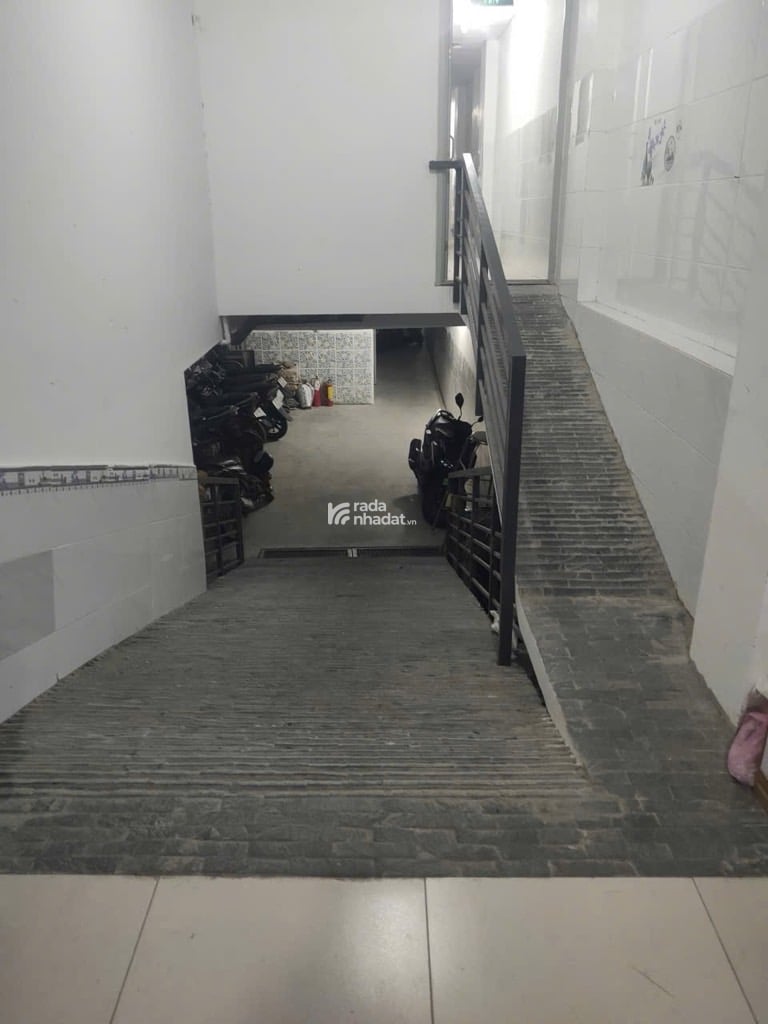  Căn Hộ Dịch Vụ 36 phòng , nhà mới còn thơm mùi sơn , Nguồn thu tầm 150 tr 