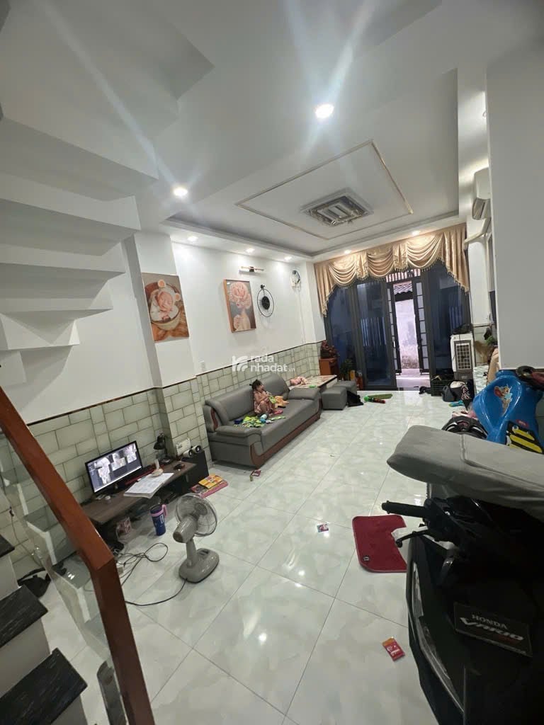 XE HƠI 16 CHỖ TỚI NHÀ  5 PHÚT LÀ Q1  NHÀ MỚI ĐẸP LUNG LINH GIỮA TRUNG TÂM Q8 