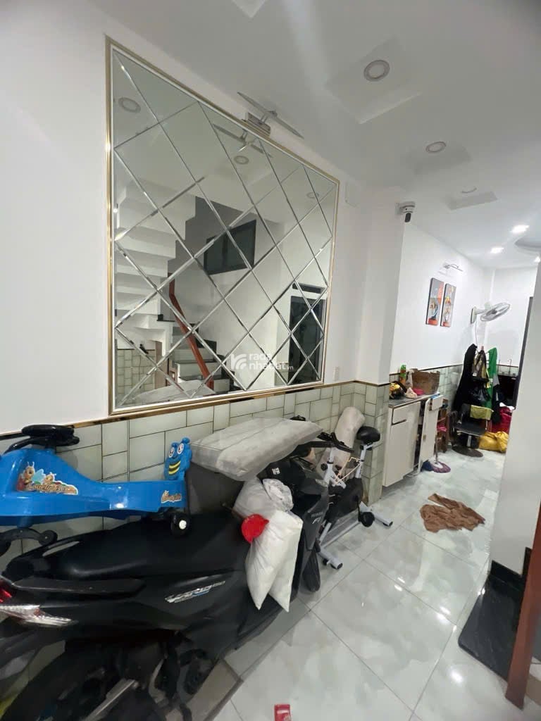 XE HƠI 16 CHỖ TỚI NHÀ  5 PHÚT LÀ Q1  NHÀ MỚI ĐẸP LUNG LINH GIỮA TRUNG TÂM Q8 