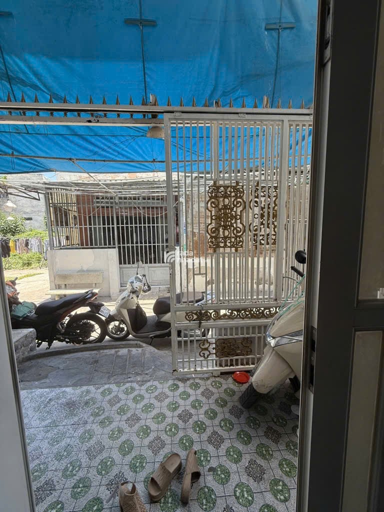 Ngang gần 6M - hẻm 4M - 2 tầng có kết cấu - sát mặt tiền Trần Xuân Soạn -nhỉnh 5T còn TL