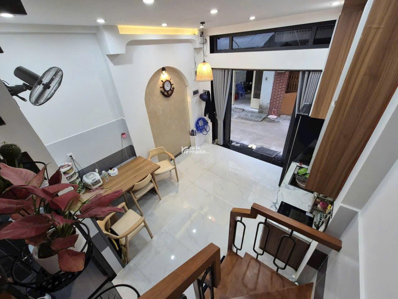 NHỈNH 5 TỶ NHÀ MỚI ĐẸP 3 TẦNG NGUYỄN TRI PHƯƠNG Q10