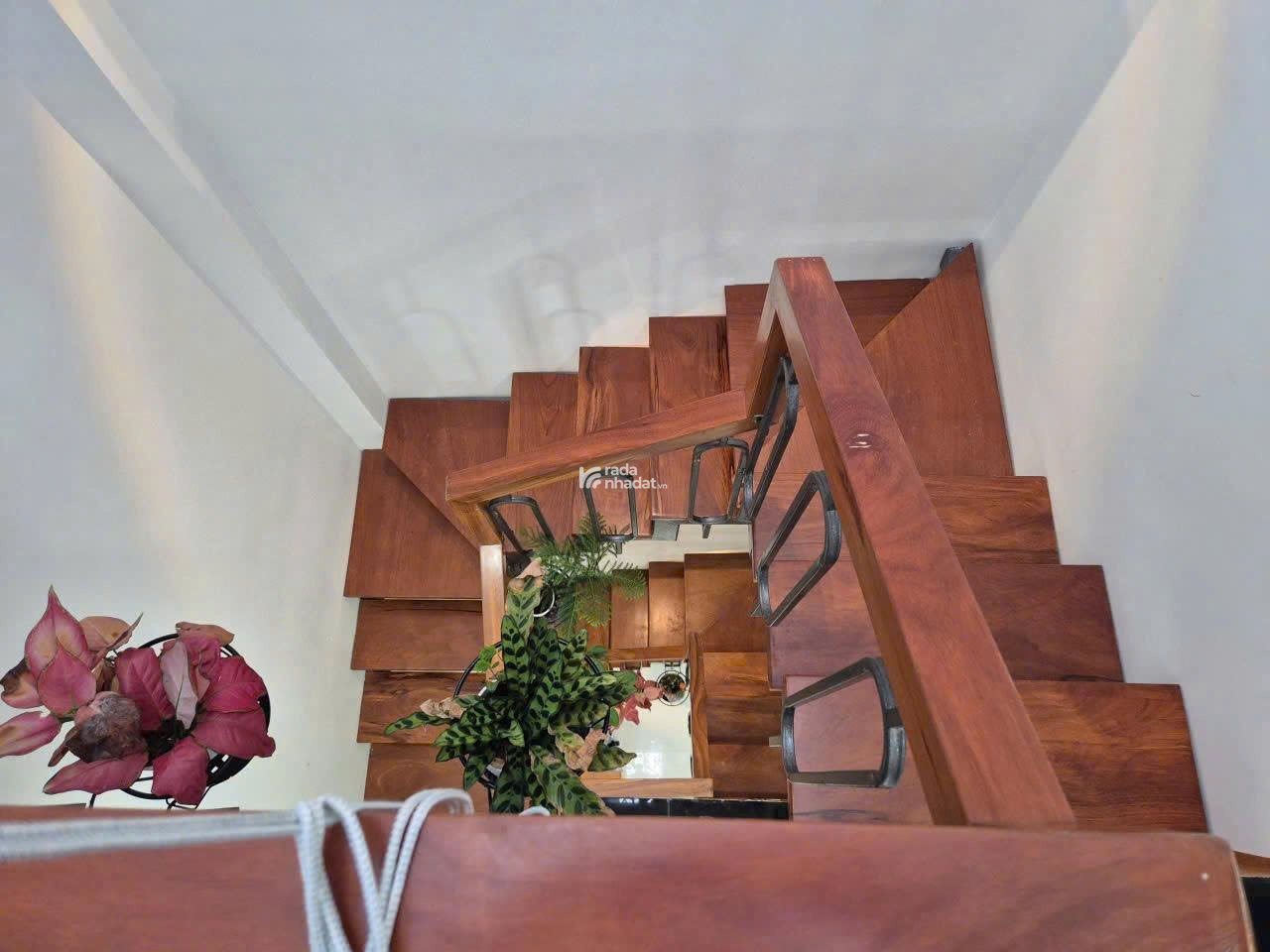 NHỈNH 5 TỶ NHÀ MỚI ĐẸP 3 TẦNG NGUYỄN TRI PHƯƠNG Q10