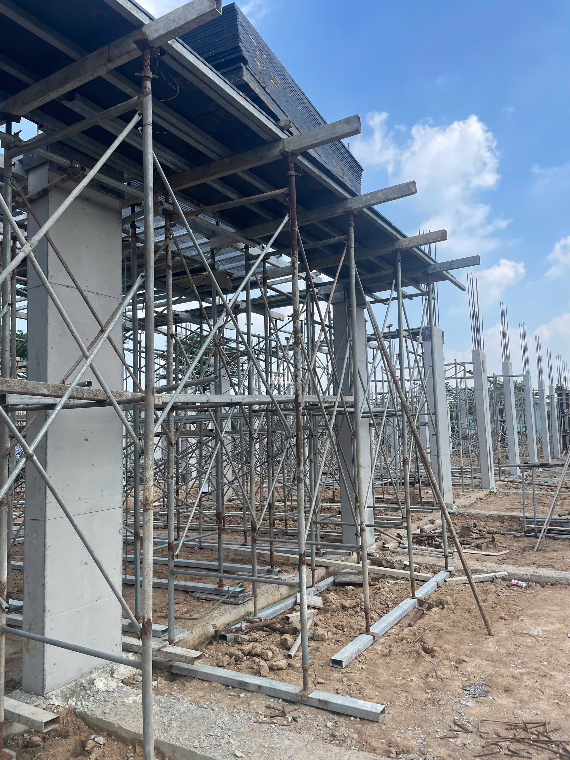 "Mở bán khu nhà phố" xây sẵn kiến trúc Pháp 4m x 20m. Nhà 3 tầng. Đường Bình Chuẩn 62. Khu an ninh