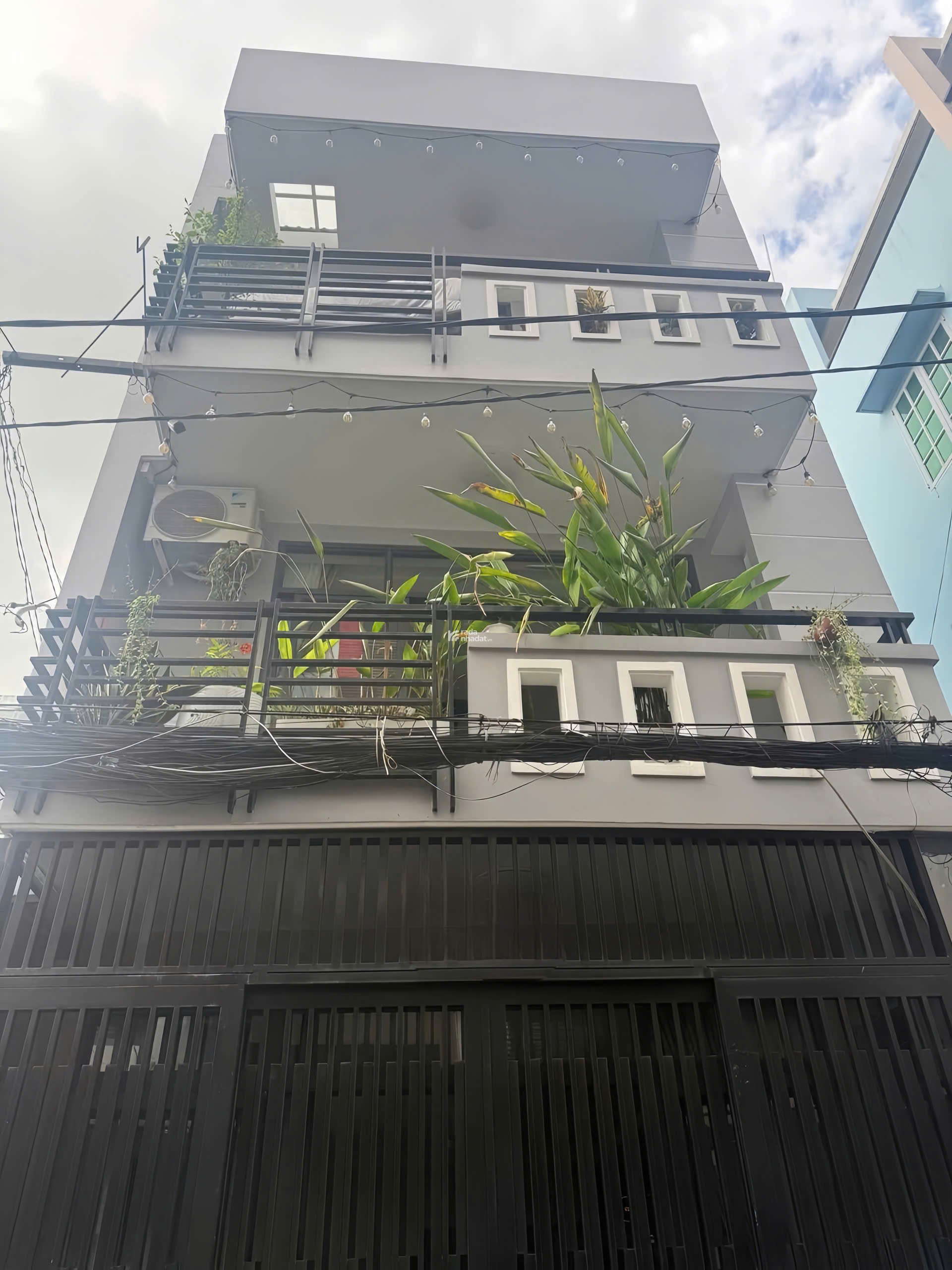 Nhà giá siêu ngộp ngay Cách Mạng Tháng 8 Quận 10, 4PN 5WC full nội thất, SHR giá nhỉnh 4 tỷ TL