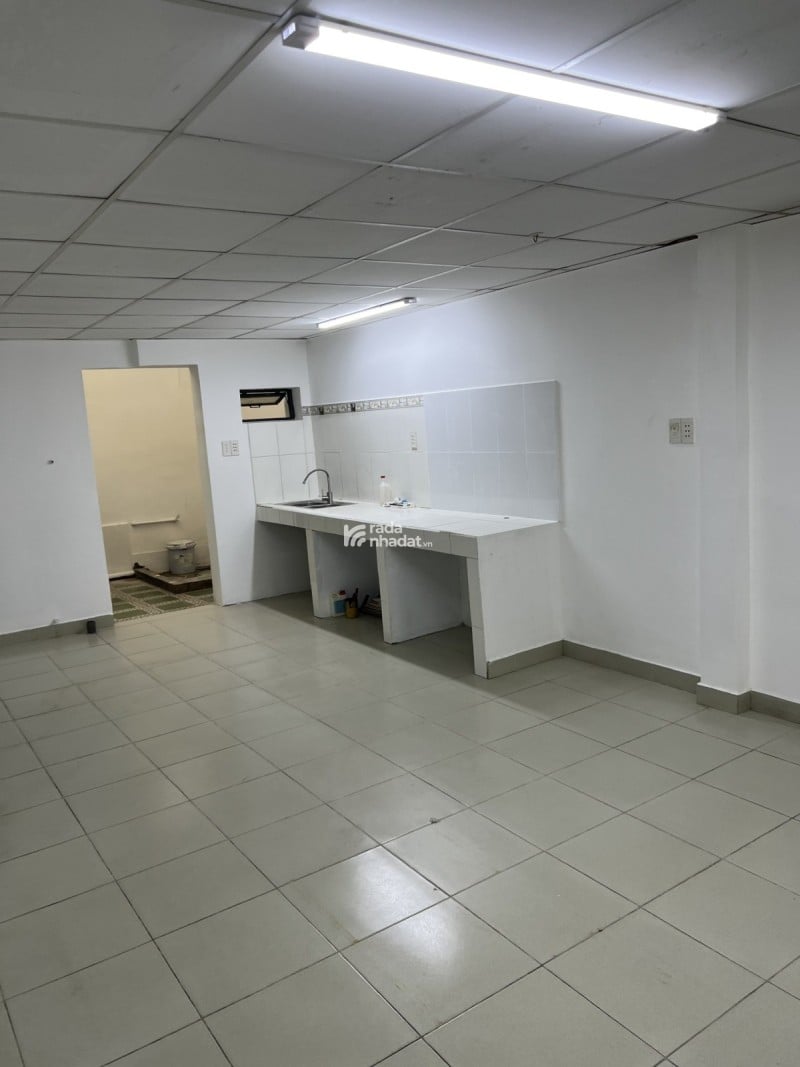 Bán nhà mặt tiền Tân Bình-cạnh chợ-ngang 4m-sổ vuông-kinh doanh sầm uất-giá tốt