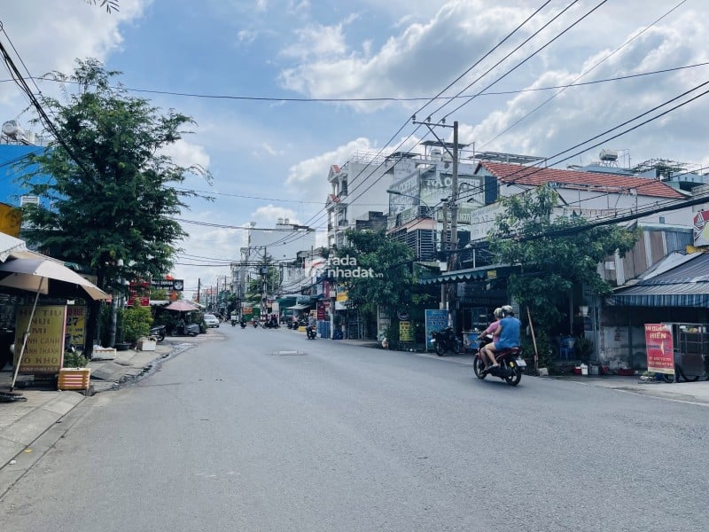 Bán nhà mặt tiền Tân Bình-cạnh chợ-ngang 4m-sổ vuông-kinh doanh sầm uất-giá tốt