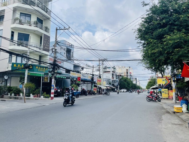 Bán nhà mặt tiền Tân Bình-cạnh chợ-ngang 4m-sổ vuông-kinh doanh sầm uất-giá tốt