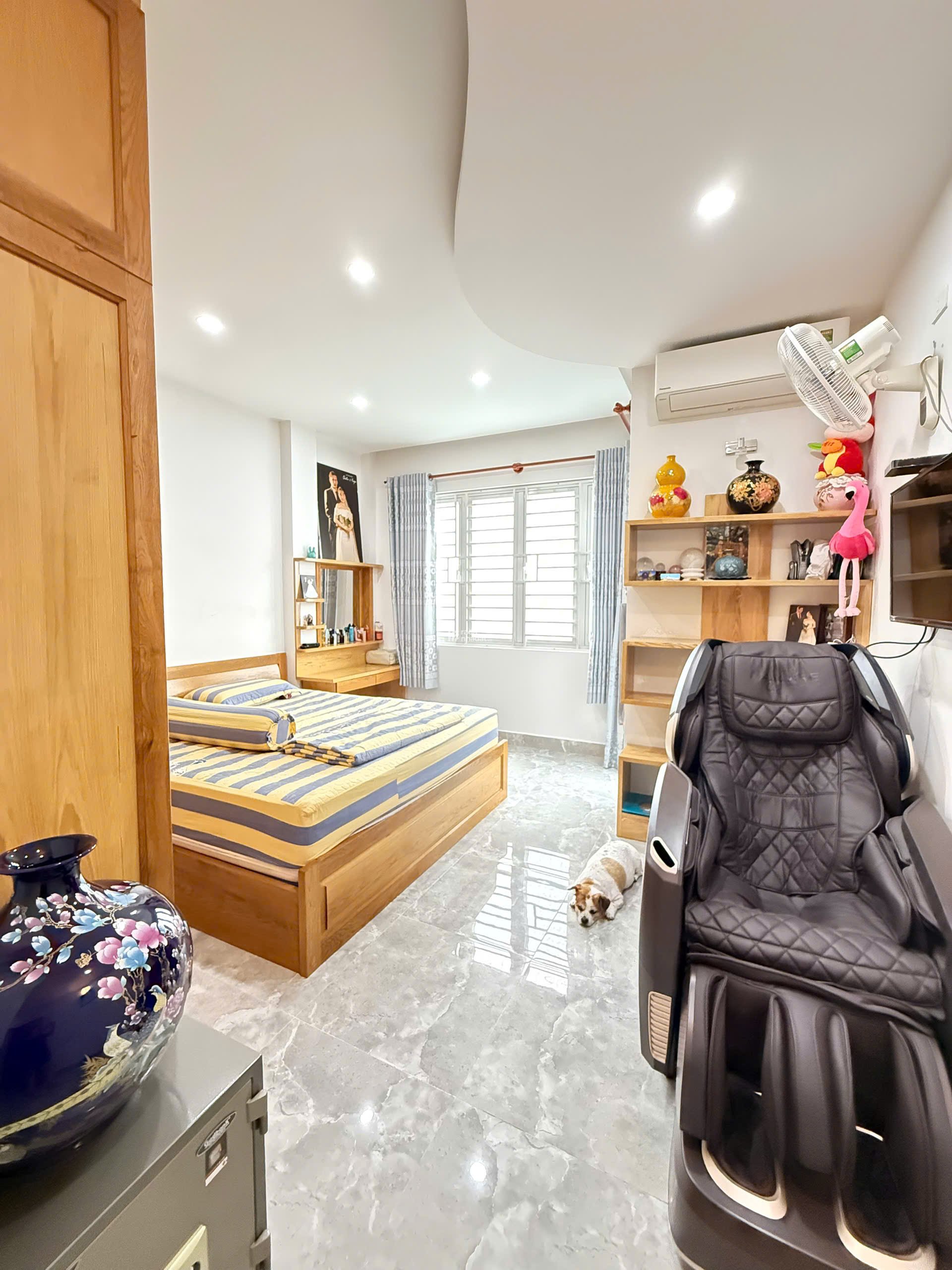 BÁN NHẢ HẺM Ô TÔ CMT8 Q3 - 4.2x12.6 - nhà 4 tầng - 15 tỷ TL