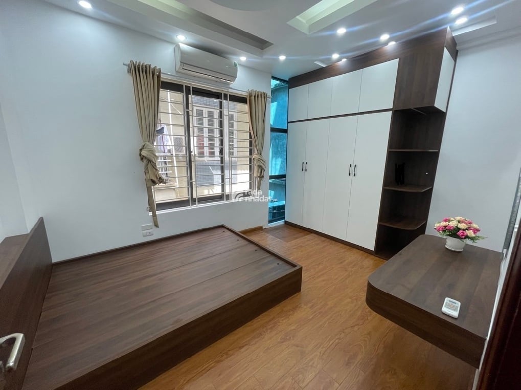 HOÀNG QUỐC VIỆT - NHÀ ĐẸP - 5 TẦNG - SỔ VUÔNG - 30M2 - MẶT TIỀN KHỦNG - GẦN PHỐ